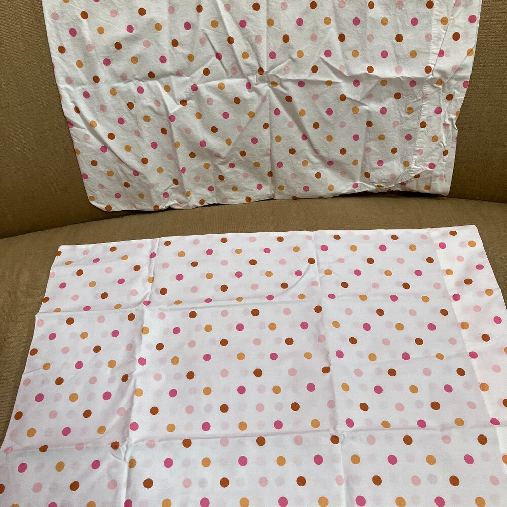 Garnet Standard Pillowcases (2 cases). Nearly new – one case is unused and the o